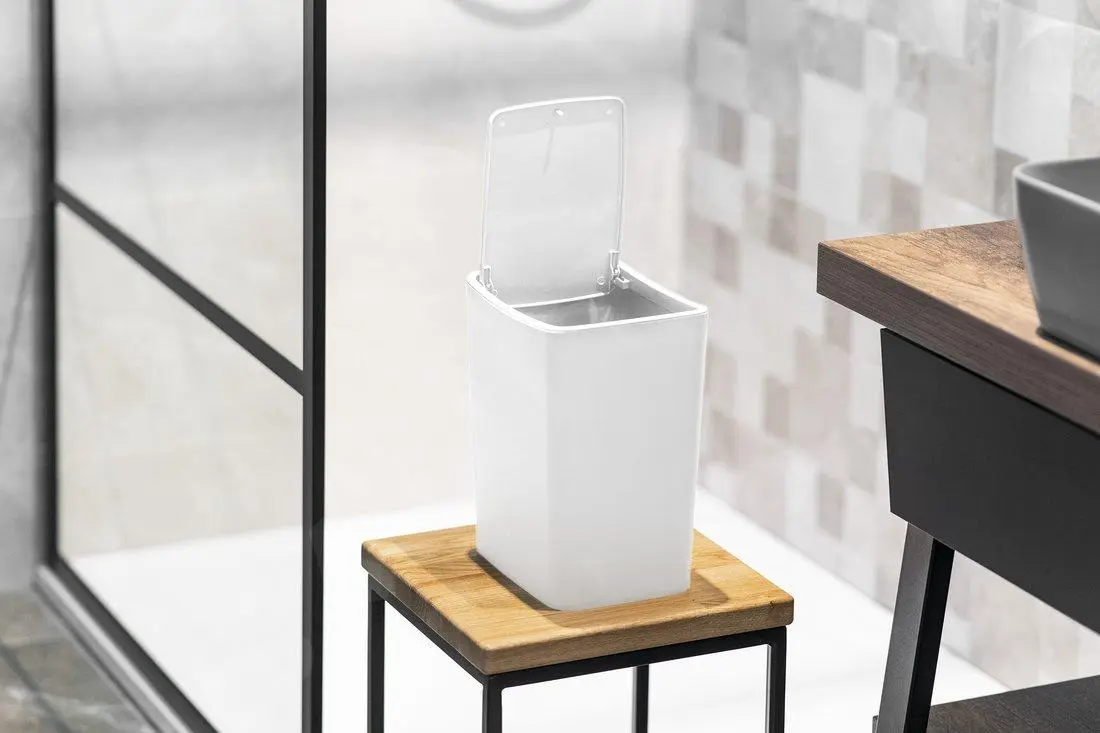 Aqualine Accessori - Pattumiera Touch 8,5 L, Bianco TRN-183-06 3 Aqualine Accessori - Pattumiera Touch 8,5 L, Bianco TRN-183-06 - immagine 3